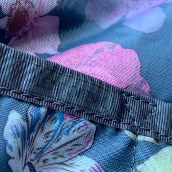 LeSportsac floral Bag - Picture 4 of 16